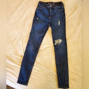 Old Navy size 2 Rockstar Super Skinny Extra high-rise jeans